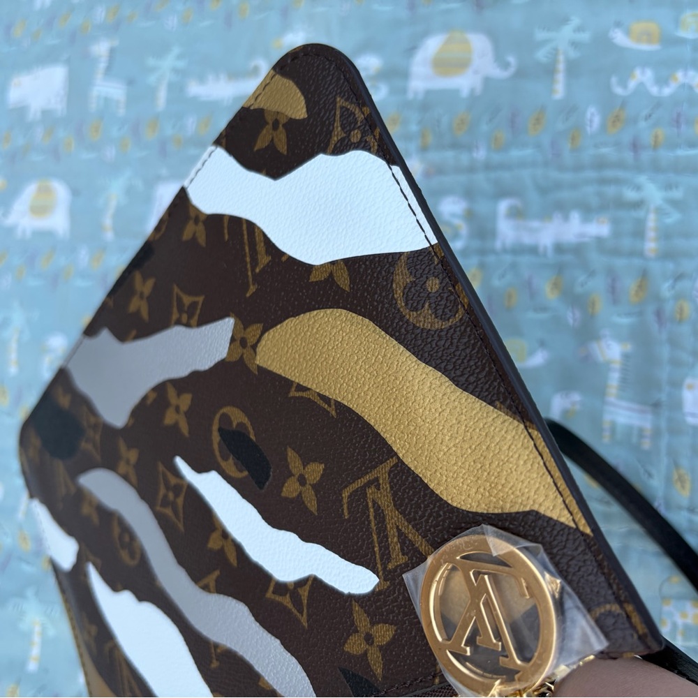 Louis Vuitton Limited Edition Neverfull MM Pouch - Picture 11 of 14